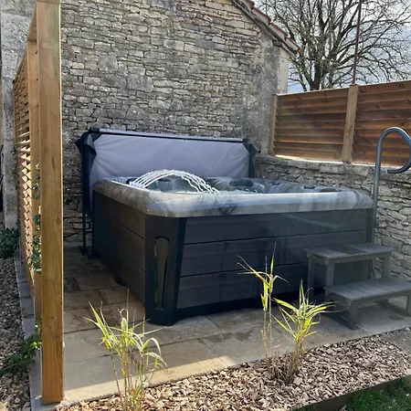 Vakantiehuis Avec Jacuzzi 6 Personnes Brouchaud