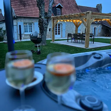 Vakantiehuis Avec Jacuzzi 6 Personnes Brouchaud